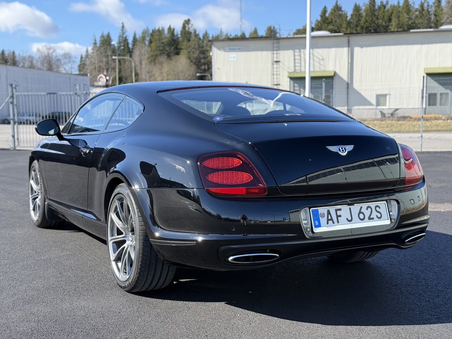 Exteriörbild på 2011 Bentley Continental Supersports