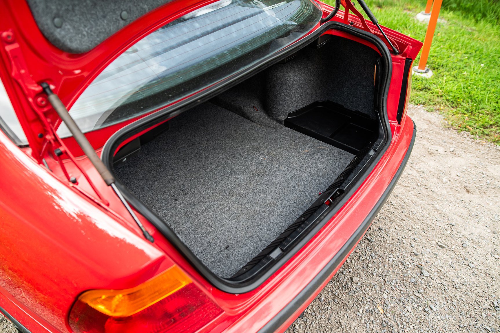 Interior image of 2001 BMW 330Xi