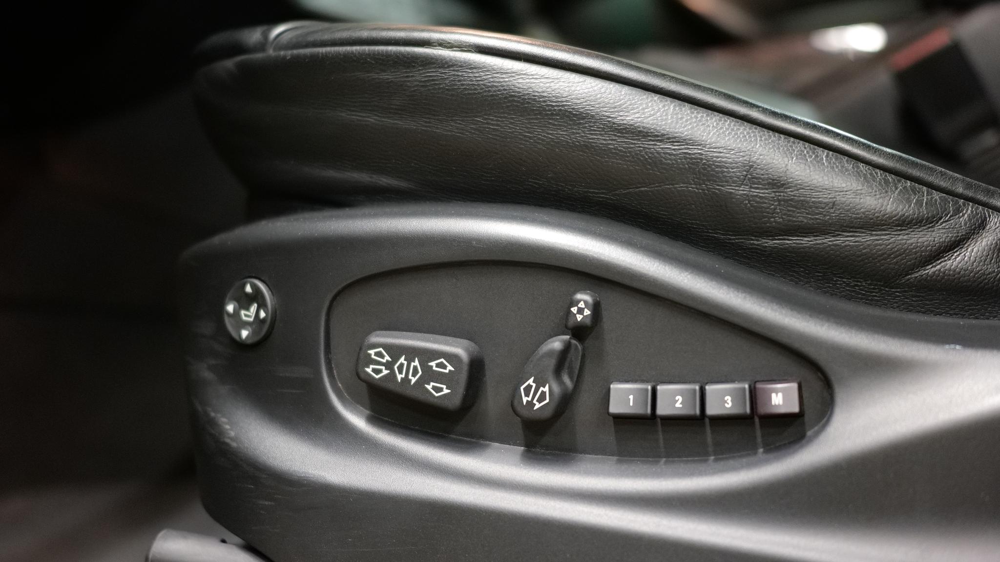 Interiörbild 2005 BMW X5 4,8IS (16)