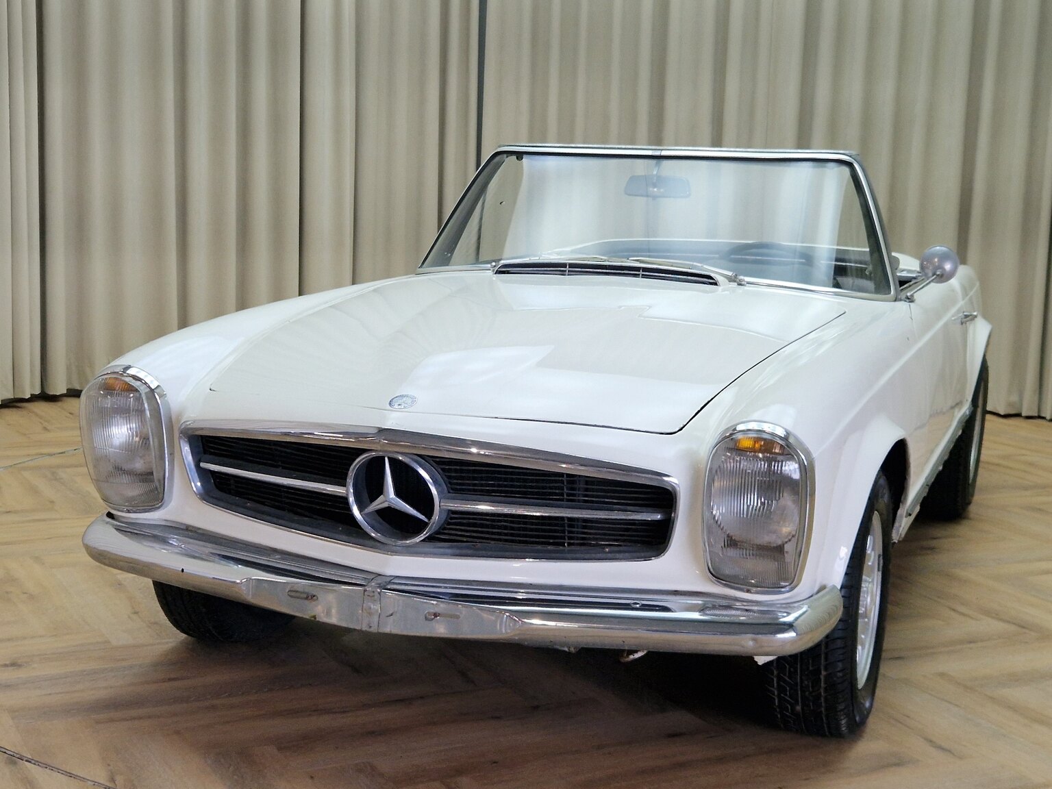 Exterior image of 1964 Mercedes-Benz 230SL Pagoda