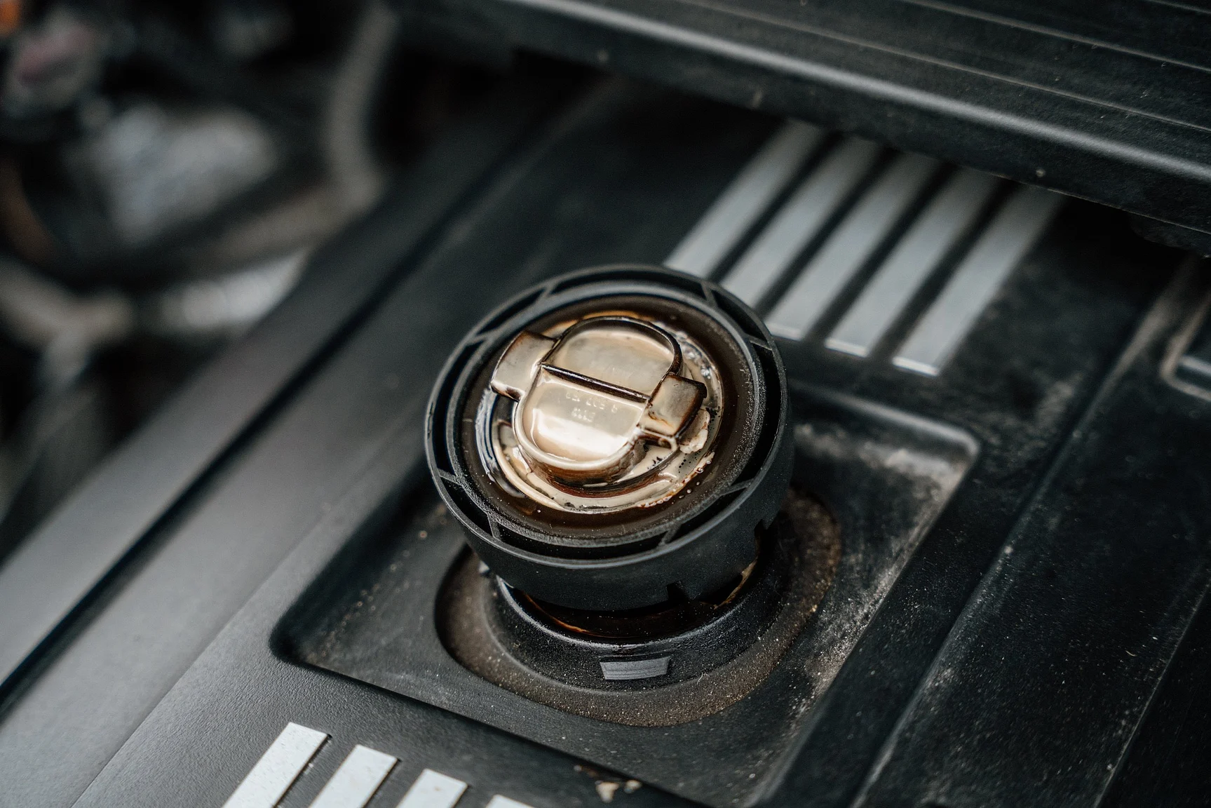 Image of 2010 BMW 325i Sedan (9) mechanics