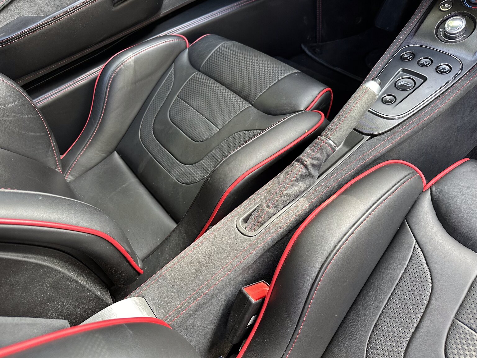 Innenraumfoto von 2015 Lotus Evora S