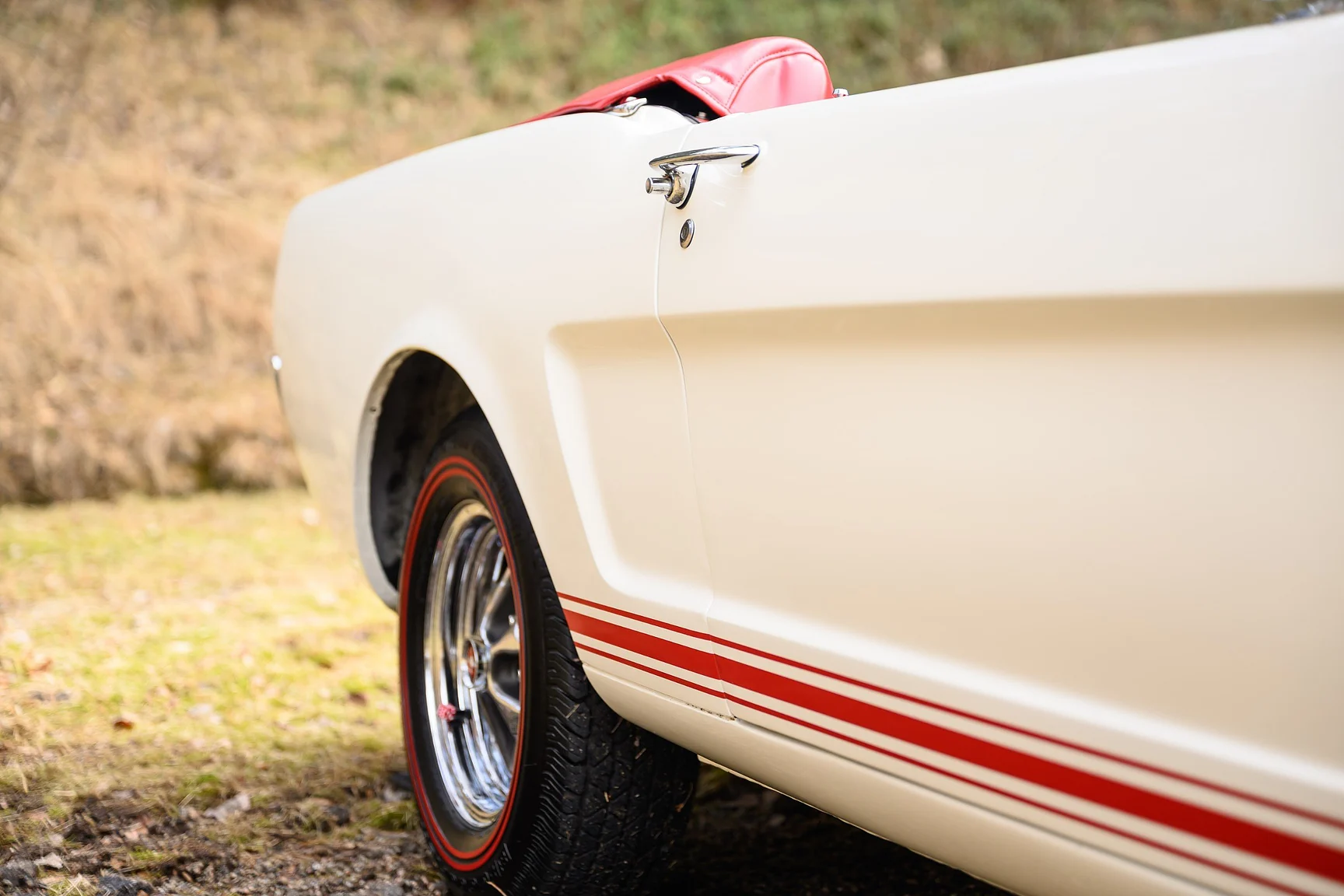 Exteriörbild på 1965 Ford Mustang GT Convertible (62)