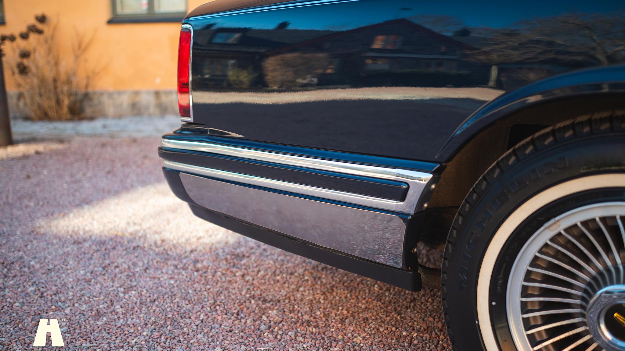 Exterior image of 1992 Lincoln Town Car Limousine 