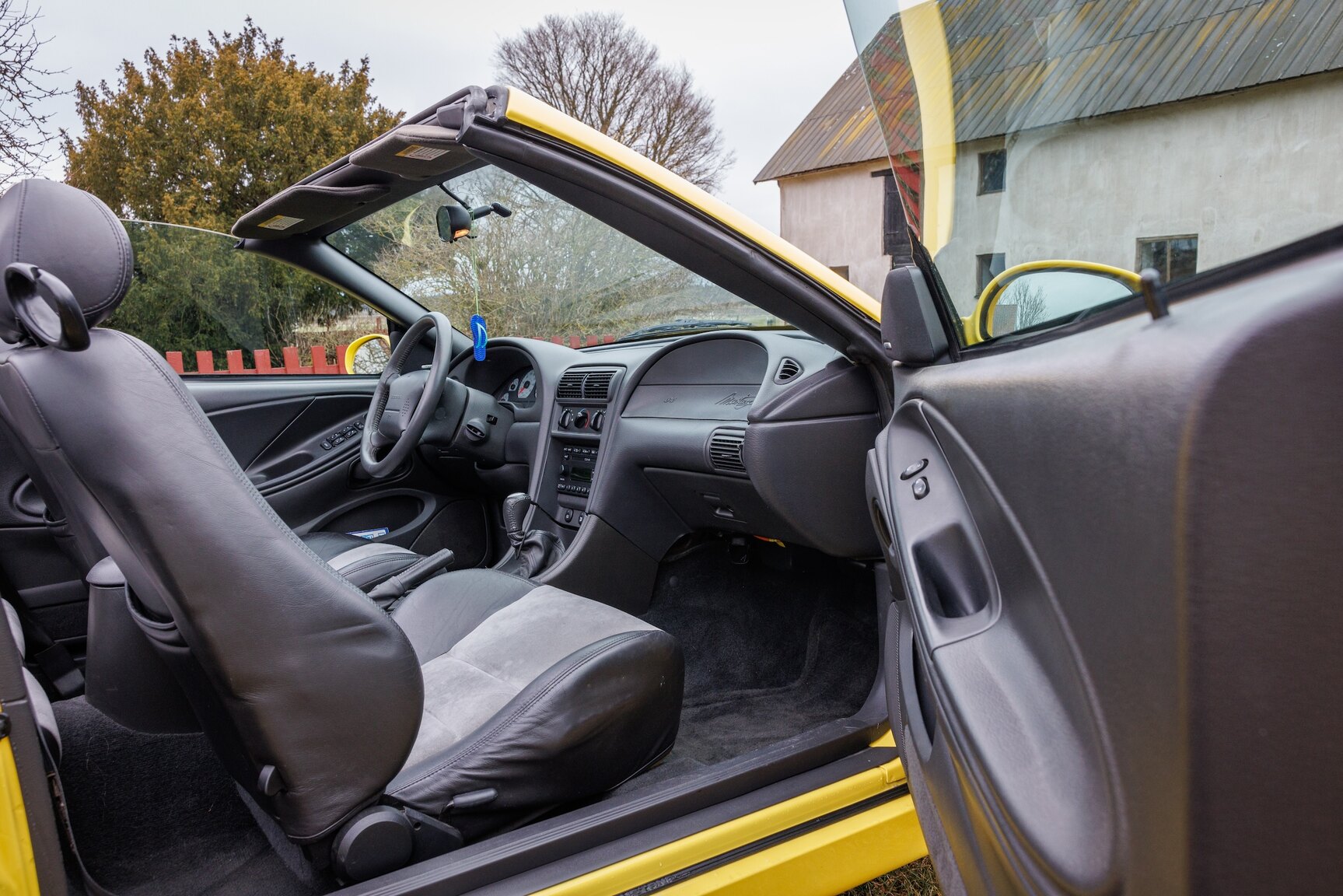 Innenraumfoto von 2003 Ford Mustang SVT Cobra