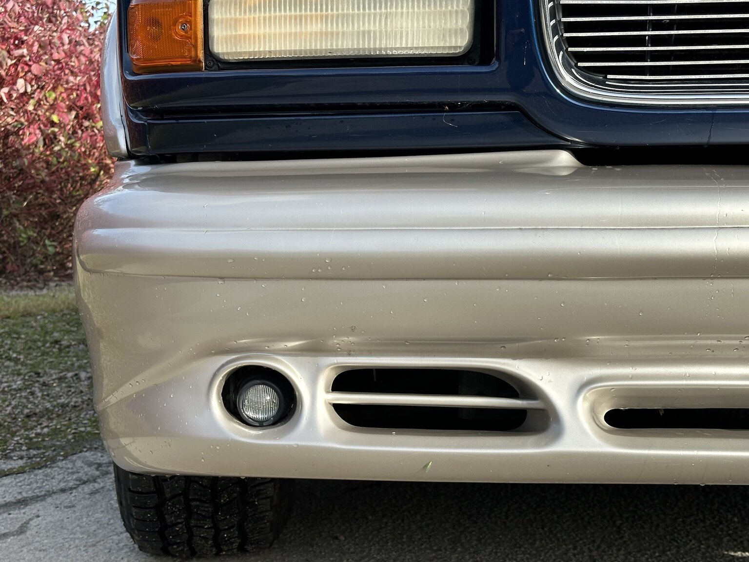 Exterior image of 2000 GMC Savana G1500 Conversion Van