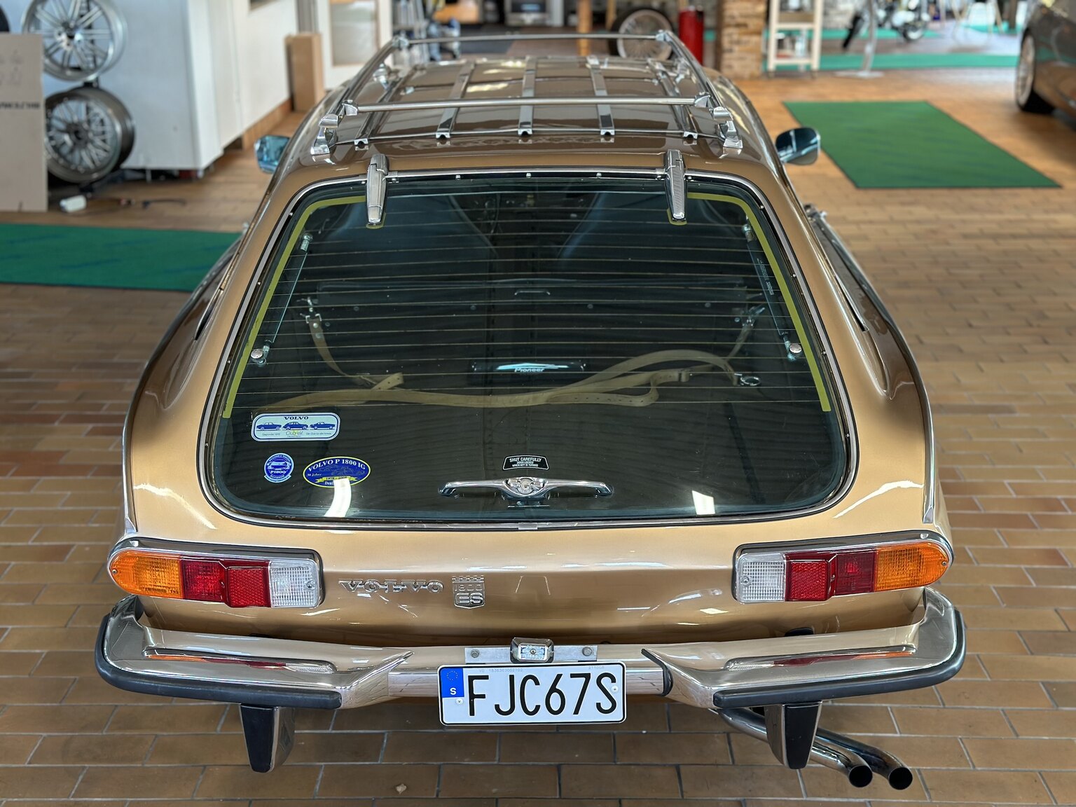 Exterior image of 1973 Volvo 1800 ES (9)
