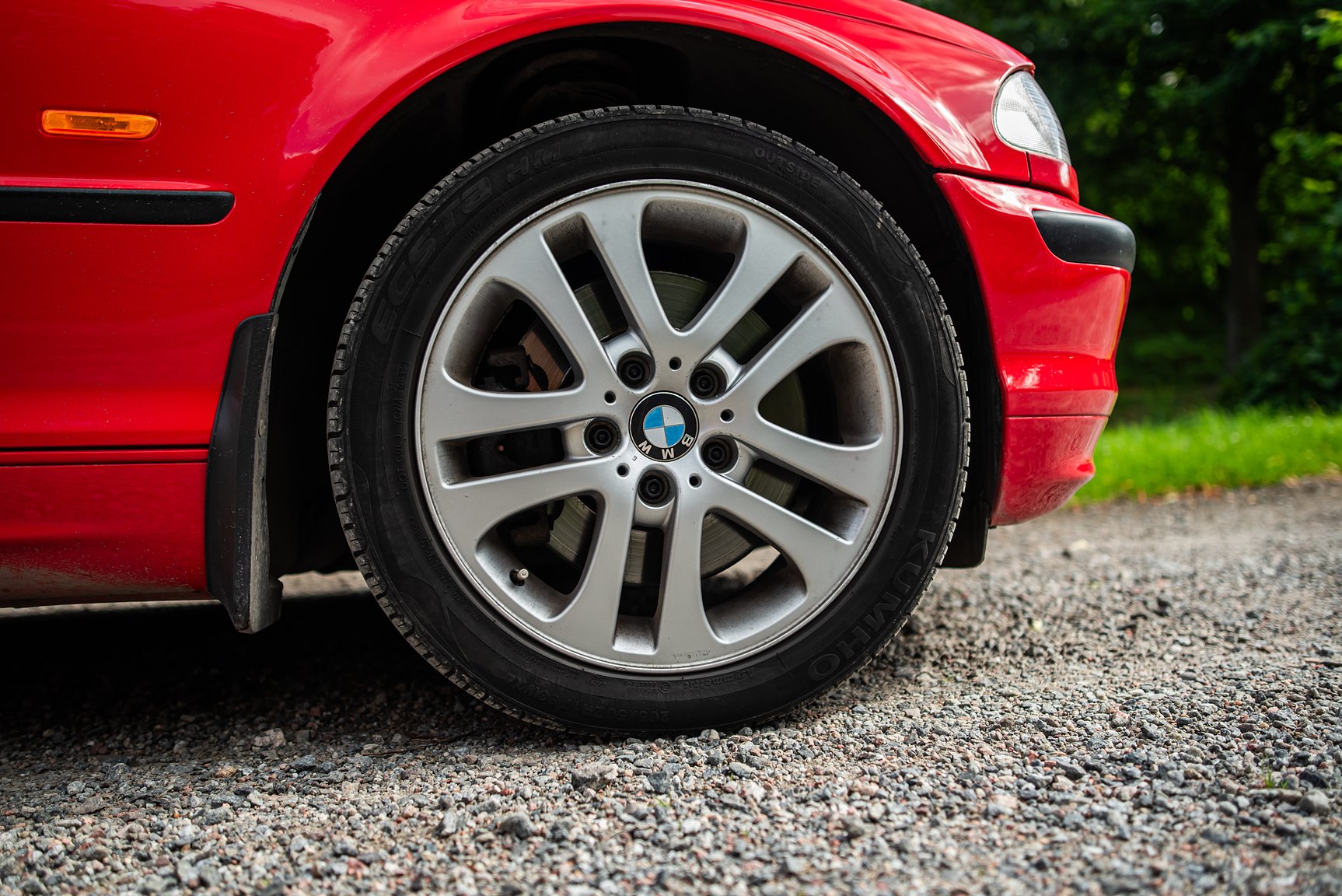 Exterior image of 2001 BMW 330Xi