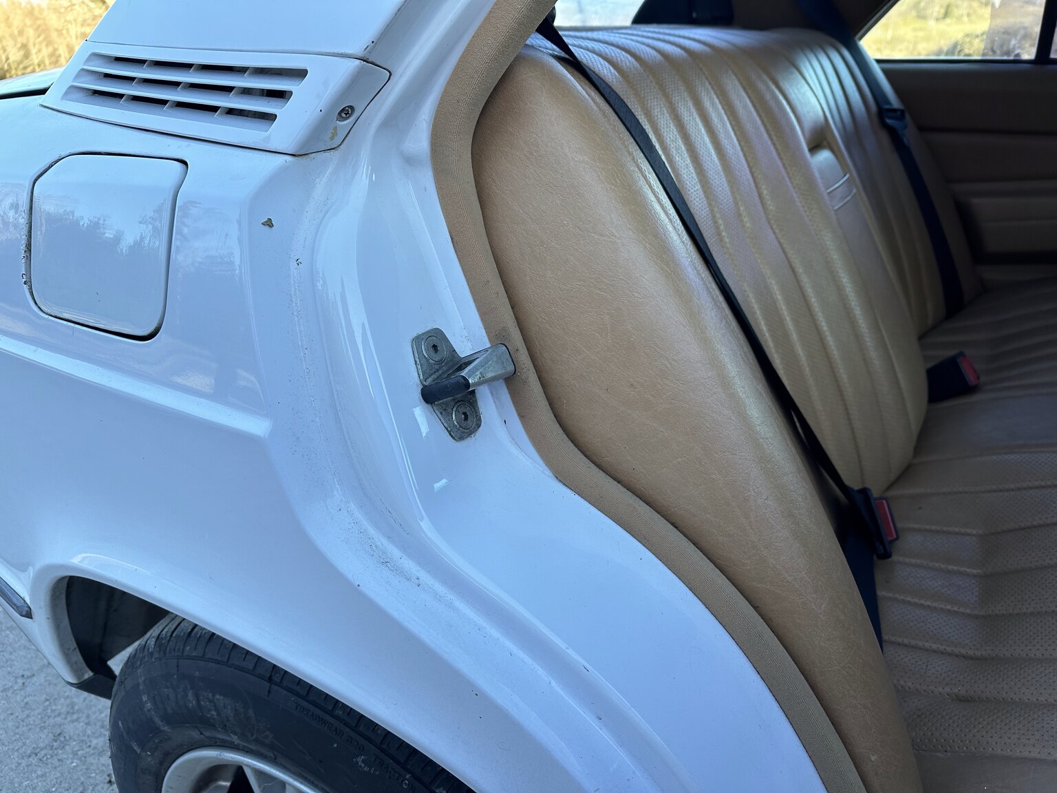 Innenraumfoto von 1988 Mercedes-Benz 190 E 2.3 (28)