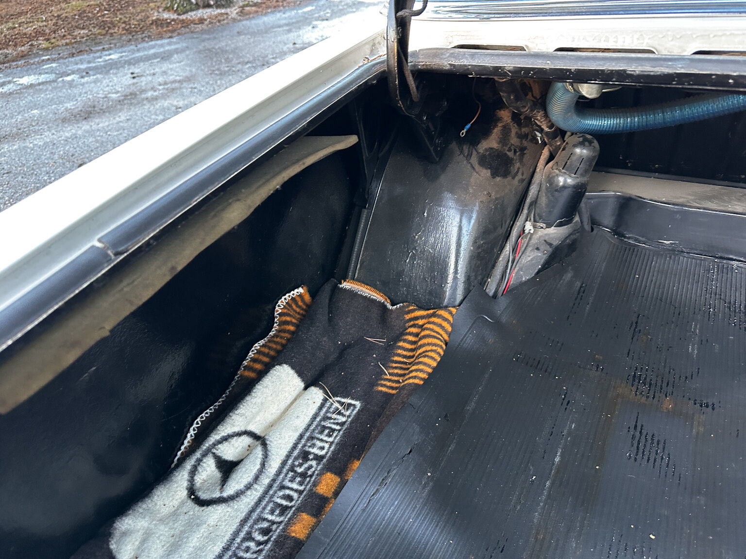 Interior image of 1967 Mercedes-Benz 250 S
