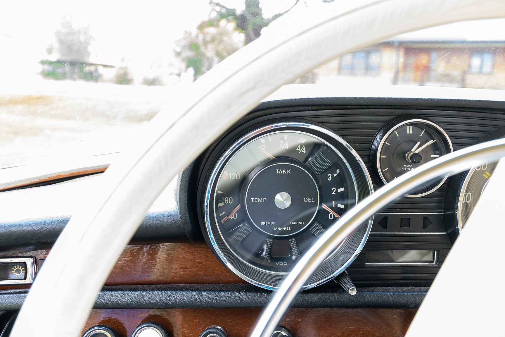 Interior image of 1969 Mercedes-Benz 300 SEL