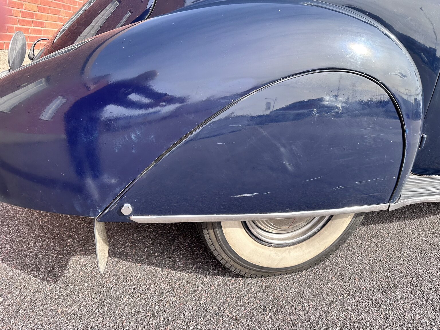 Exterior image of 1938 Lincoln Zephyr Sedan V12