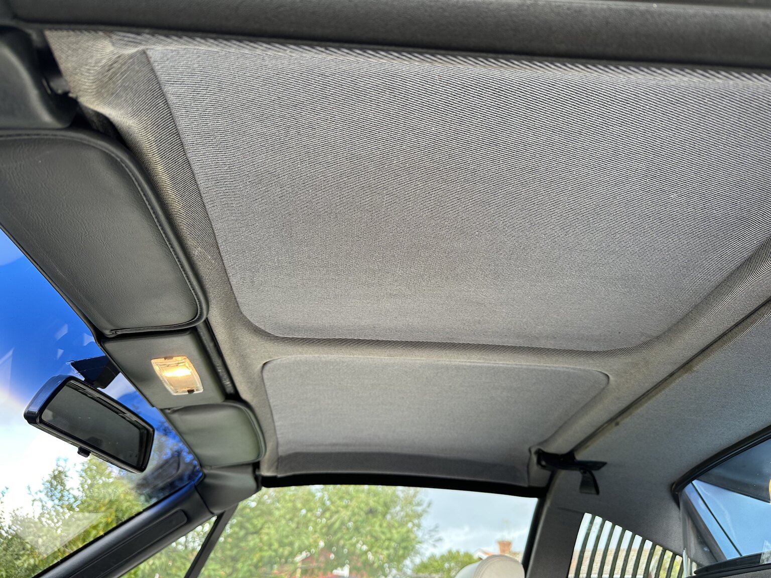 Interiörbild 1986 Ferrari 328 GTS