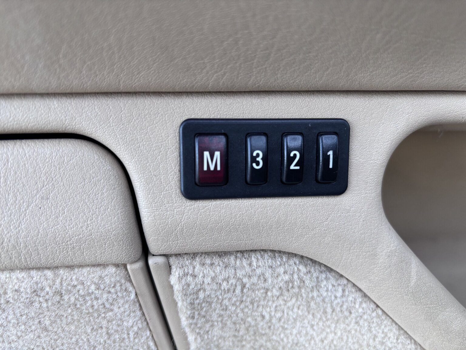 Interior image of 1996 BMW 728iA