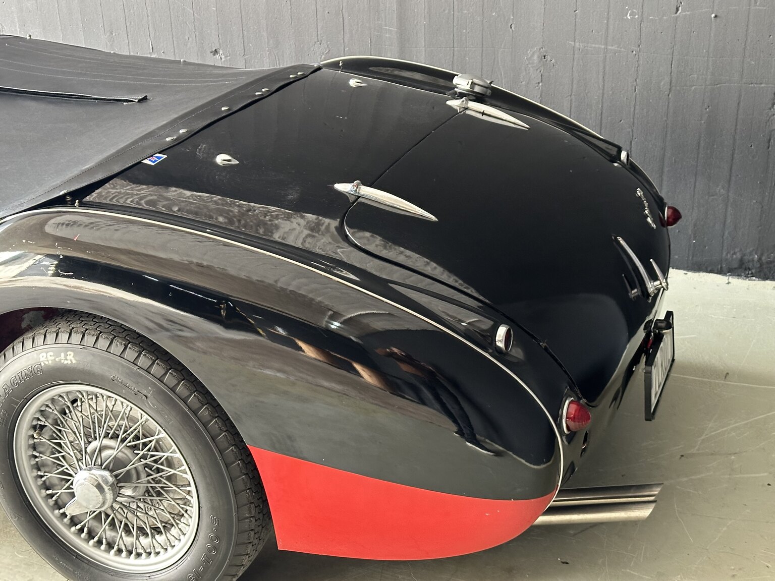 Exteriörbild på 1959 Austin-Healey 3000 BN7