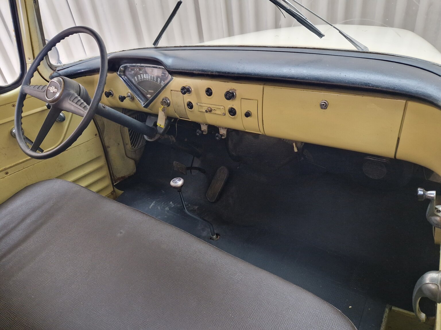 Interior image of Chevrolet Apache (SÅLD PÅ PLATS) 