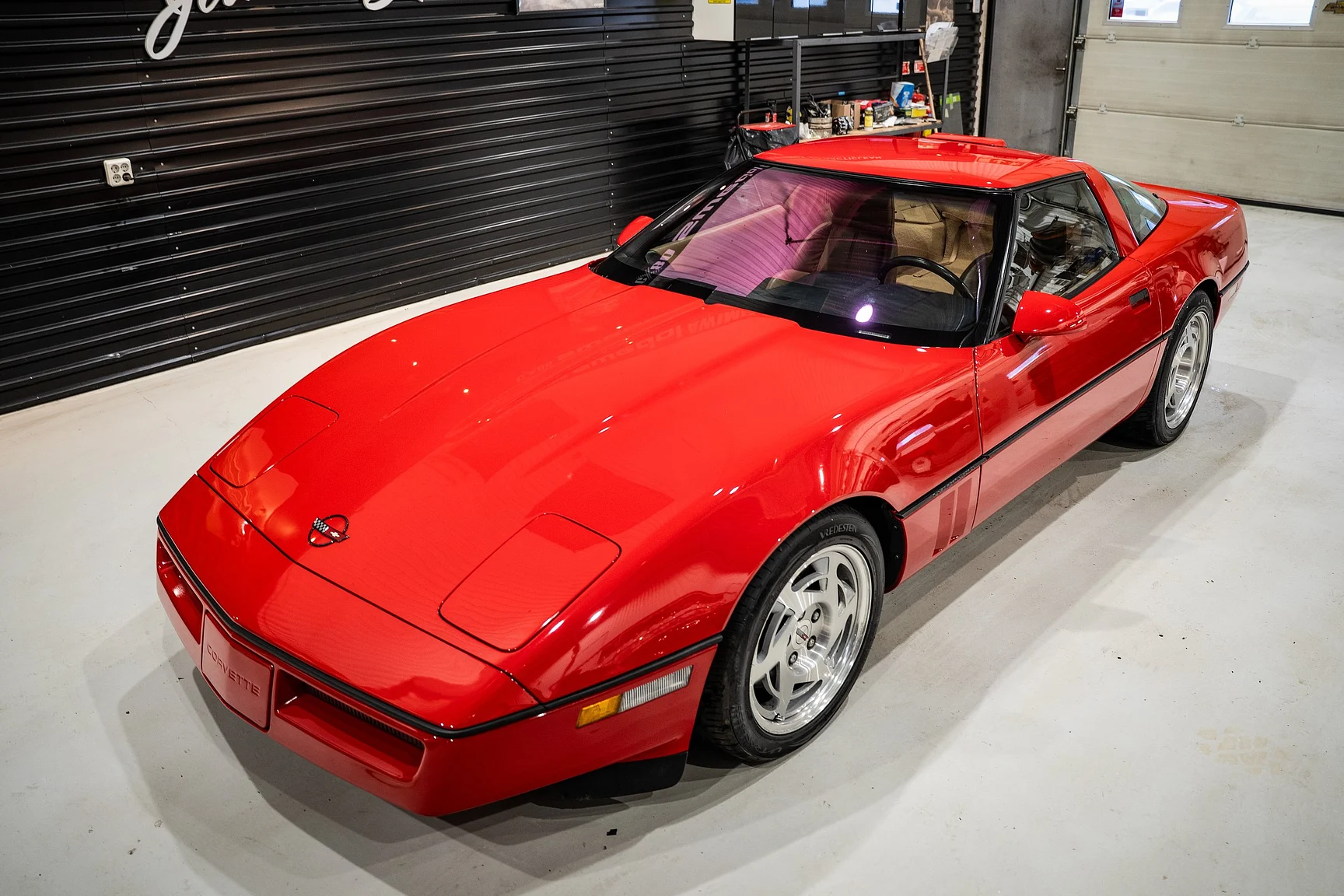 Exterior image of 1990 Chevrolet Corvette ZR-1 (4)