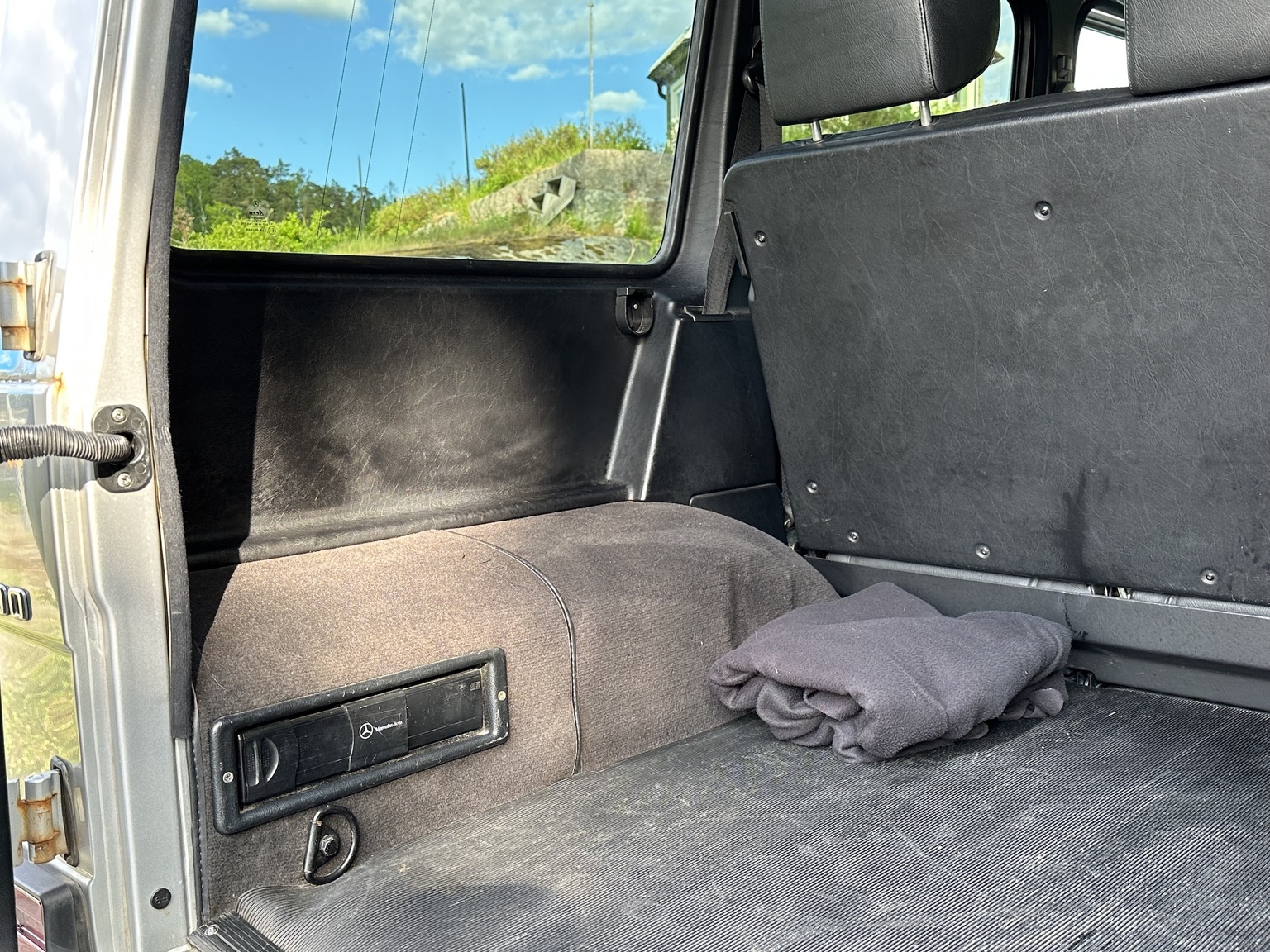 Interior image of 2002 Mercedes-Benz G 500 (57)