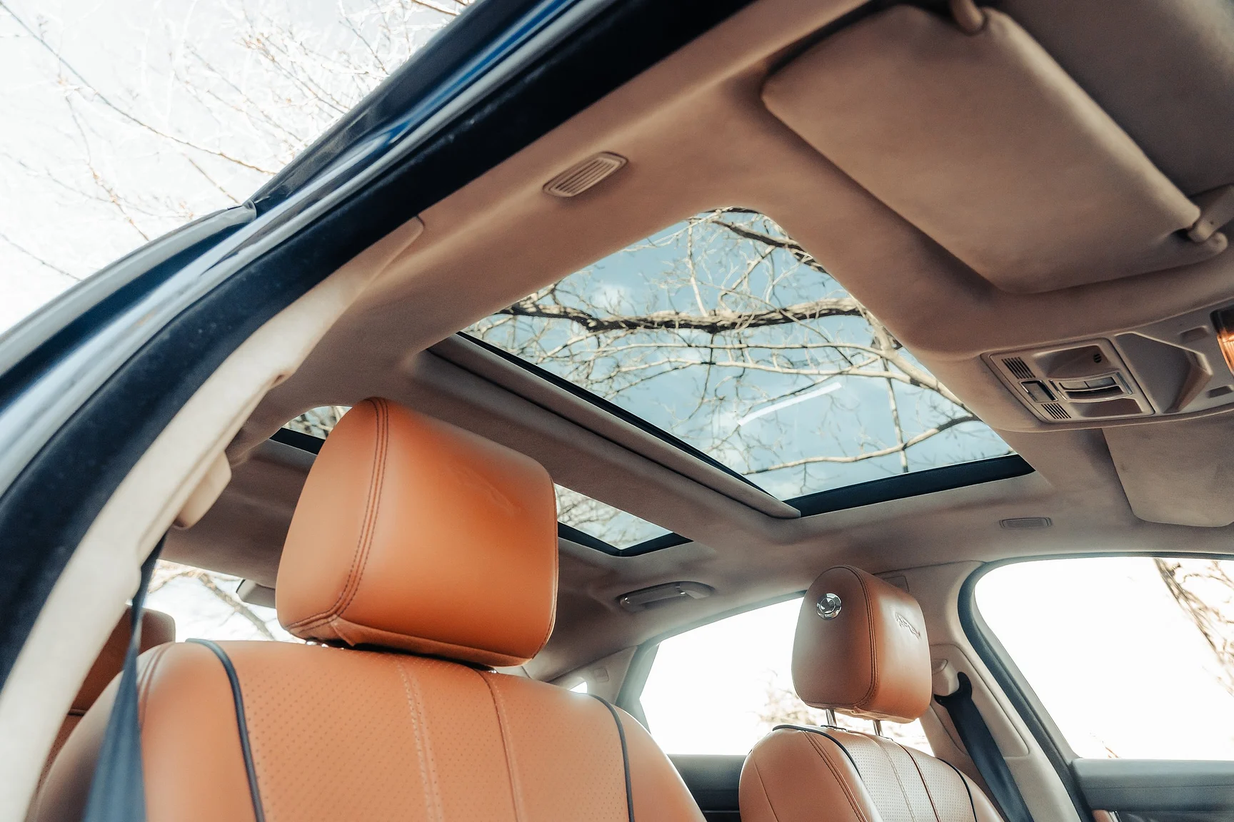 Interior image of 2012 Jaguar XJ (50)