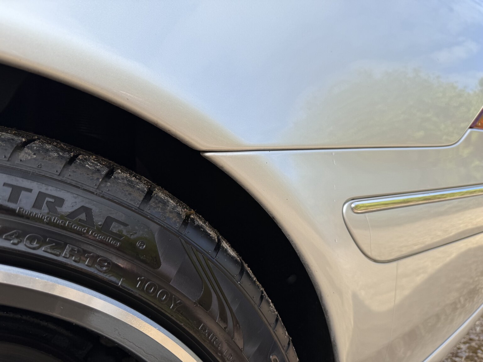 Exterior image of 2000 Mercedes-Benz CL 500