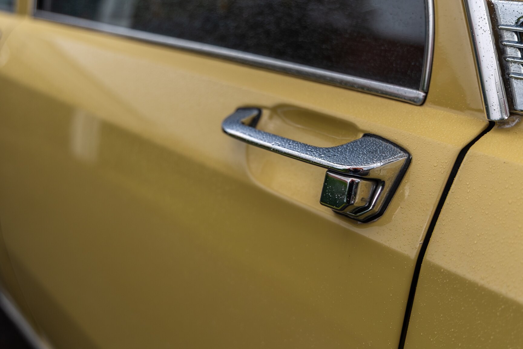Exterior image of 1974 Alfa Romeo Berlina 2000