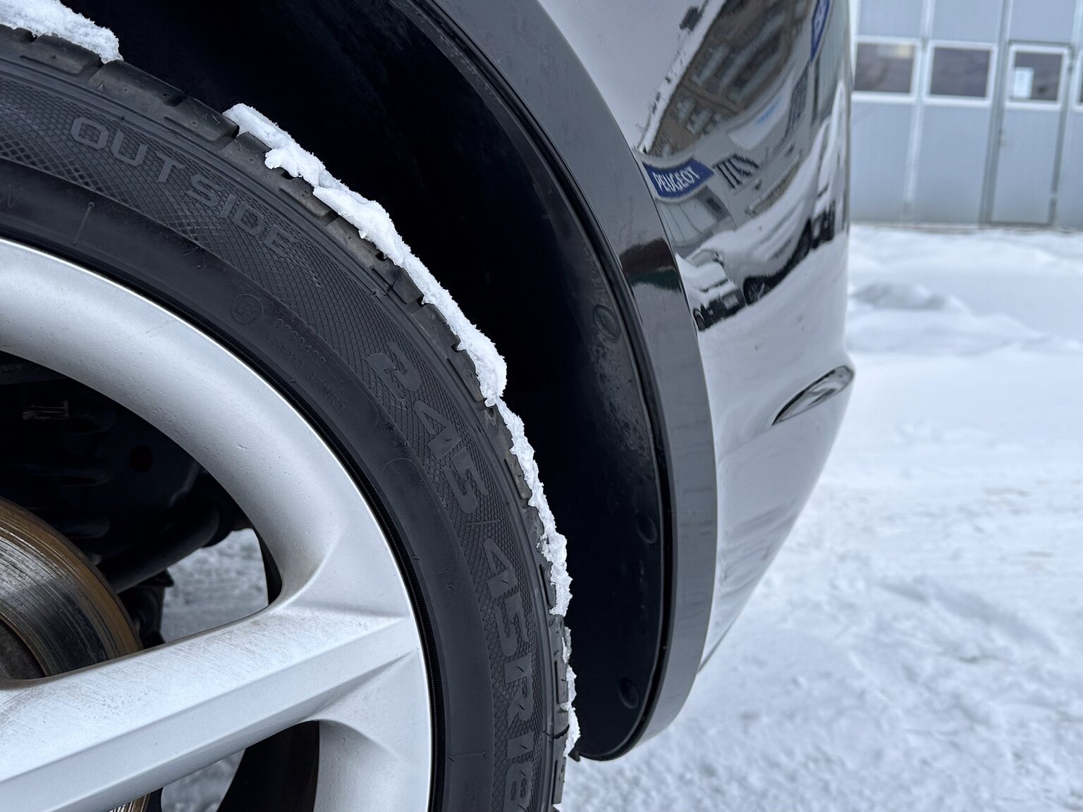 Exterior image of 2007 Opel Roadster GT