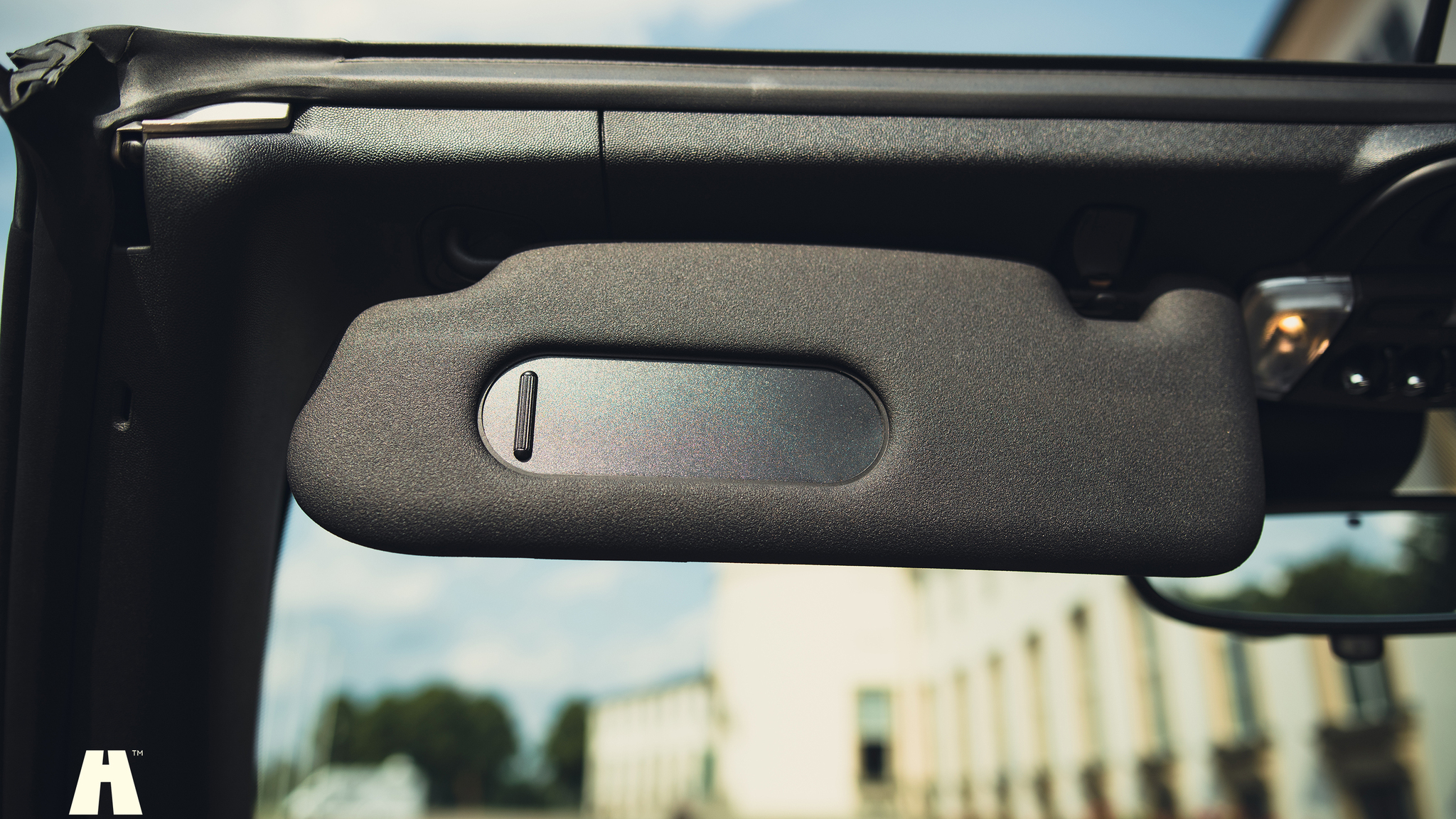 Innenraumfoto von 2021 Mini John Cooper Works Cabriolet  (42)