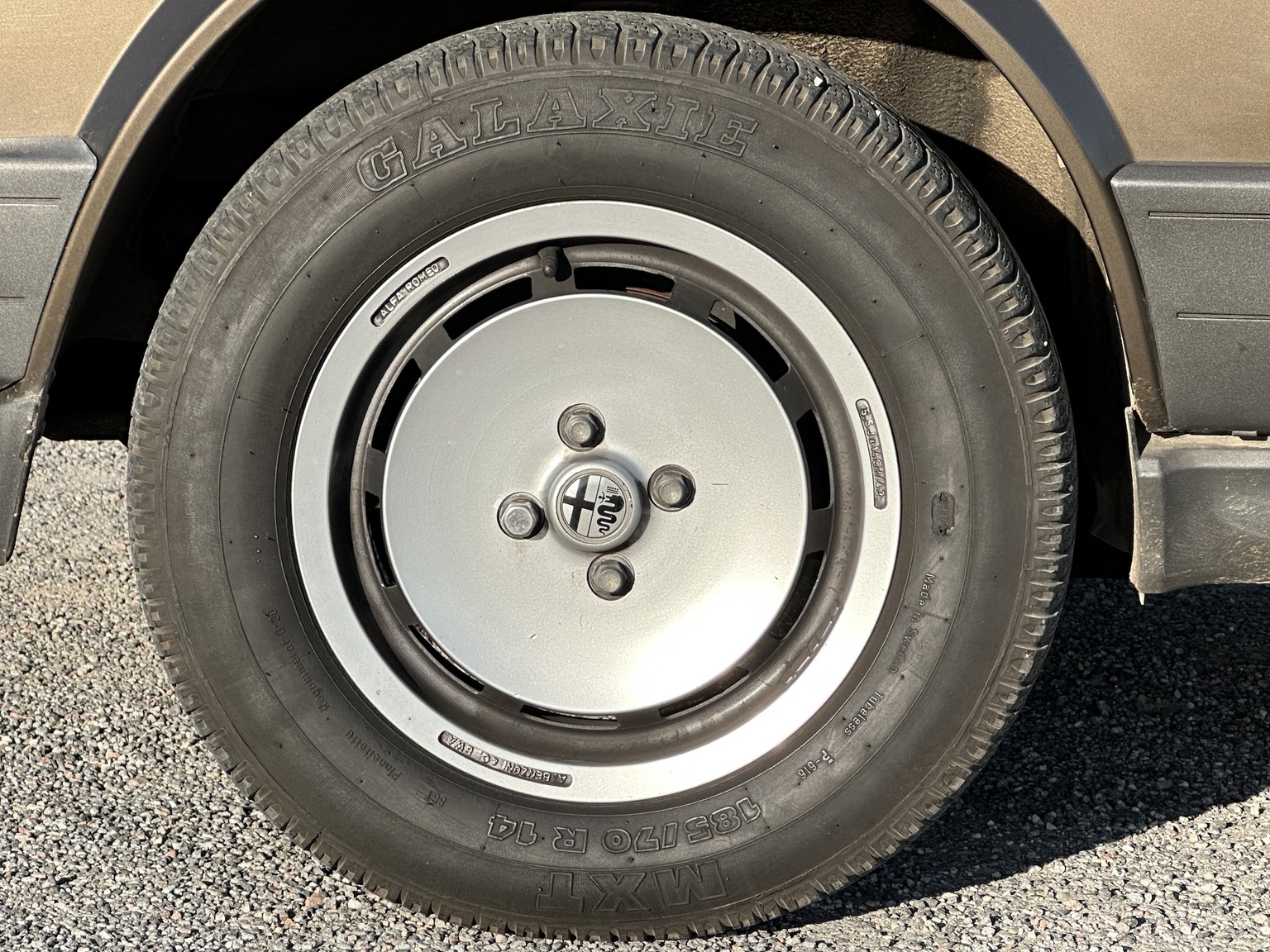 Exteriörbild på 1984 Alfa Romeo Alfetta 2000