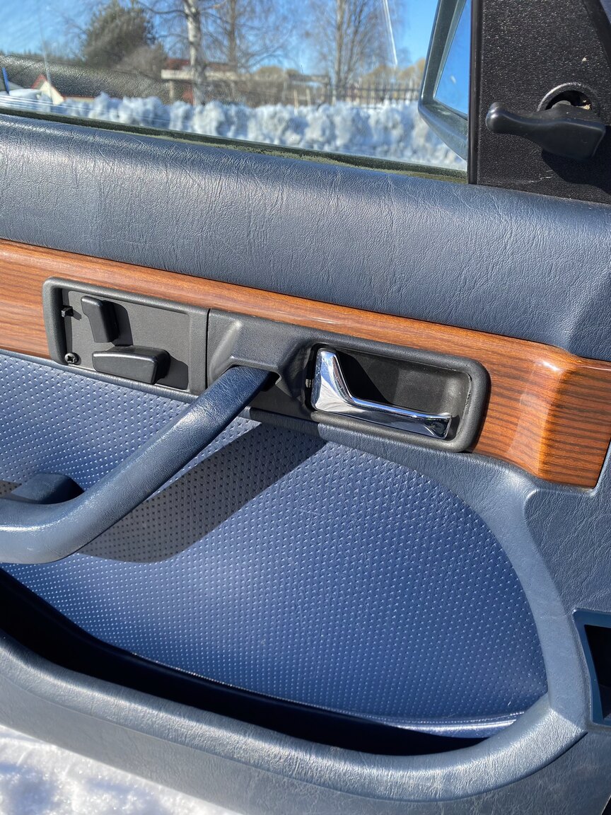 Innenraumfoto von 1988 Mercedes-Benz 300 SE