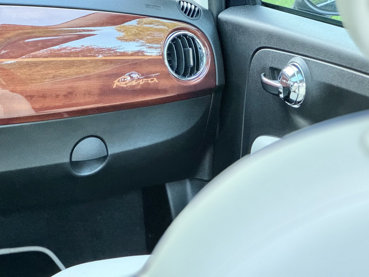 Interiörbild 2017 Fiat 500 Riva