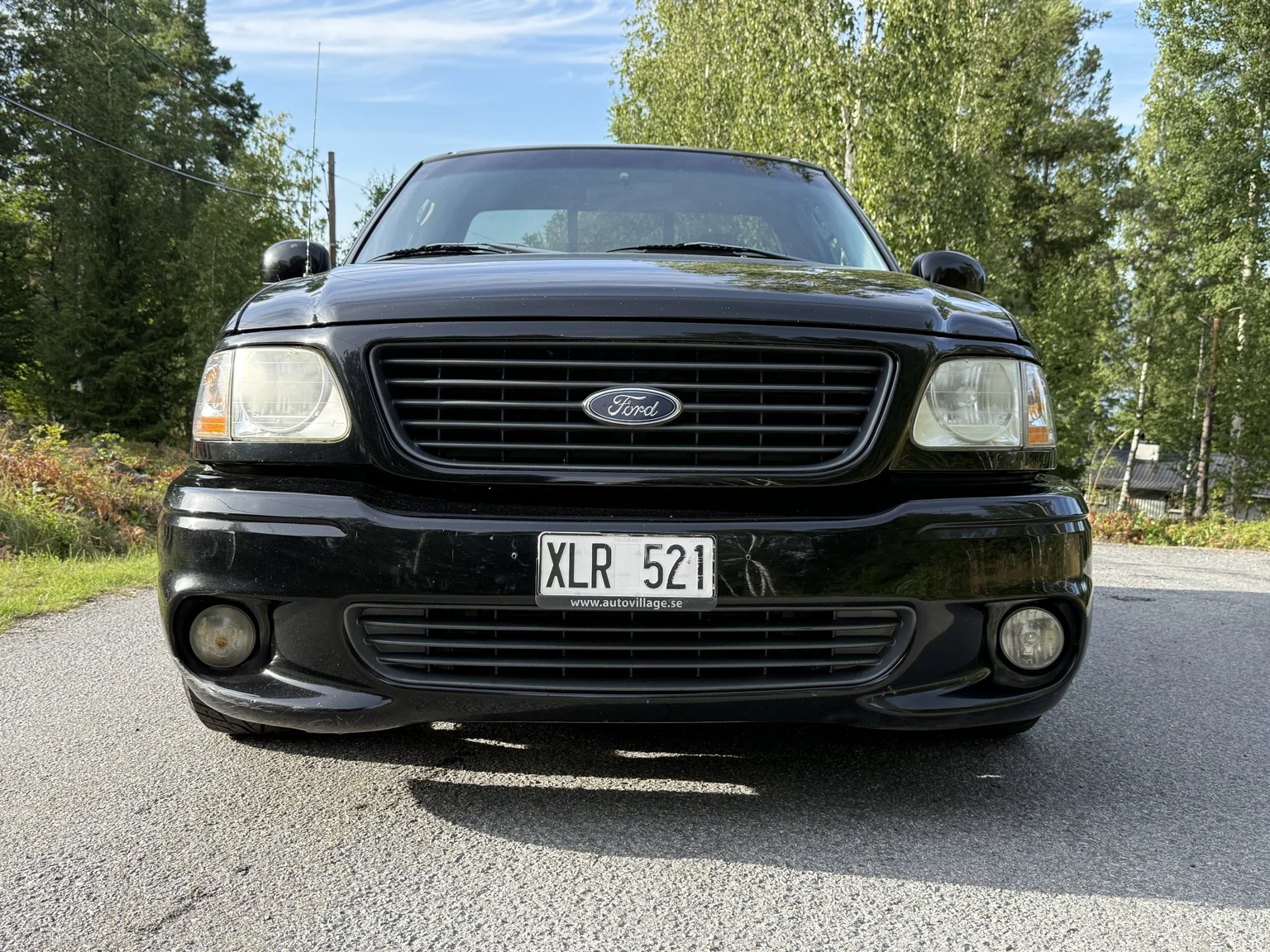 Exterior image of 2002 Ford F-150 SVT Lightning (1)