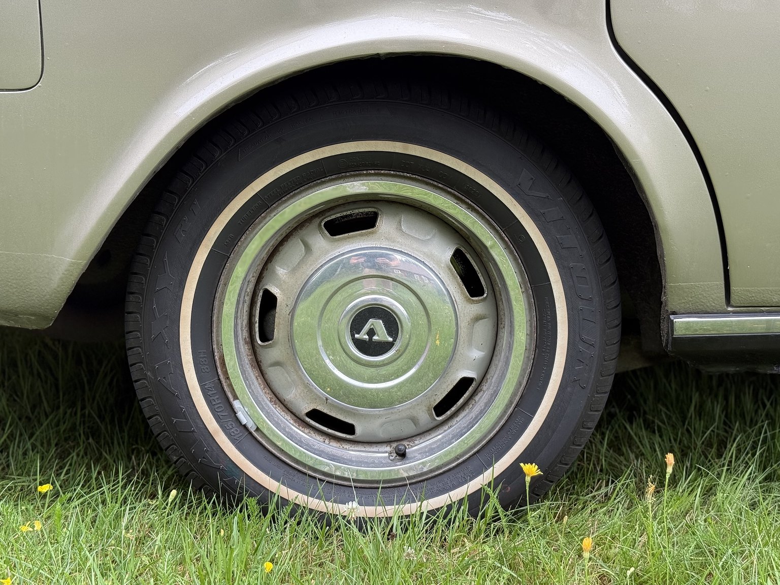 Exterior image of 1976 Volvo 264 V6 GL Automatisk