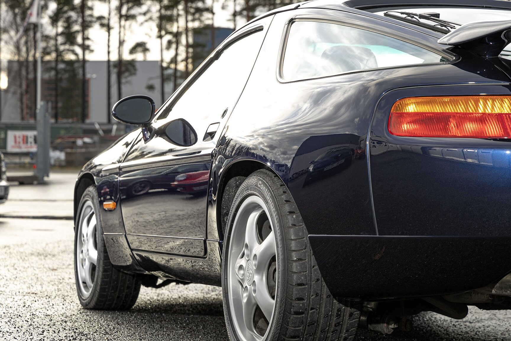 Exterior image of 1993 Porsche 928 GTS