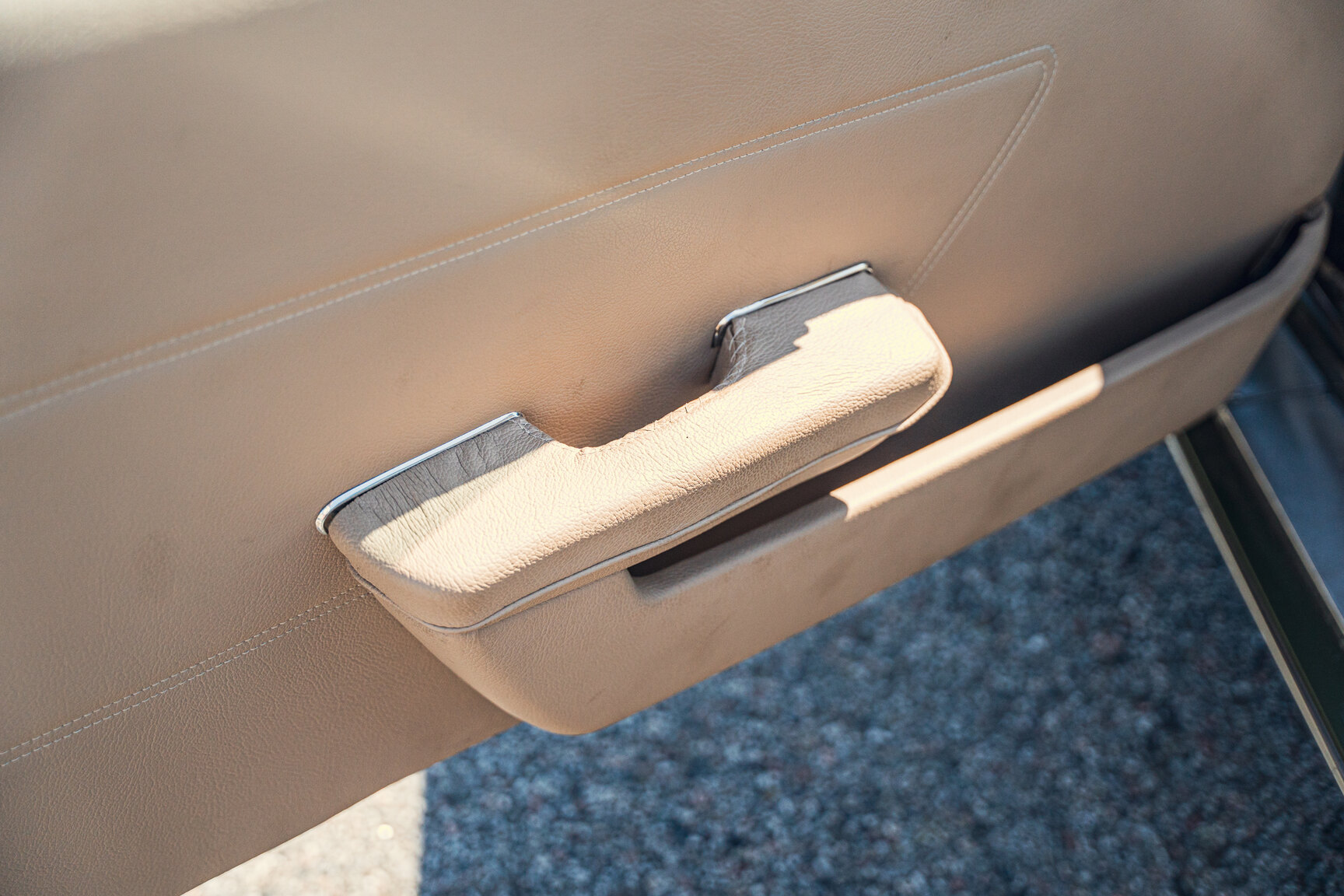 Interior image of 1976 Mercedes-Benz 450 SLC (14)