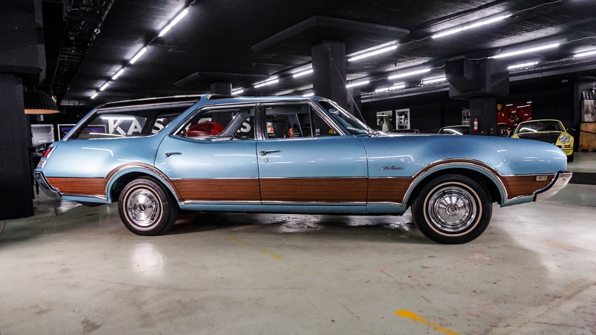 Exterior image of 1968 Oldsmobile Vista Cruiser