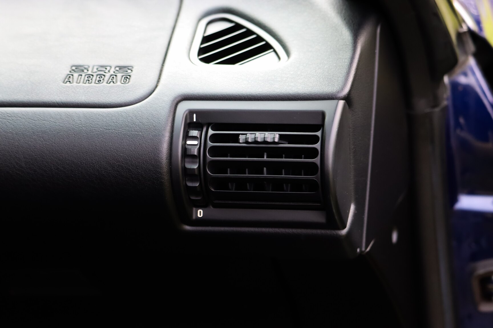 Interior image of 1999 BMW Z3 1.9i