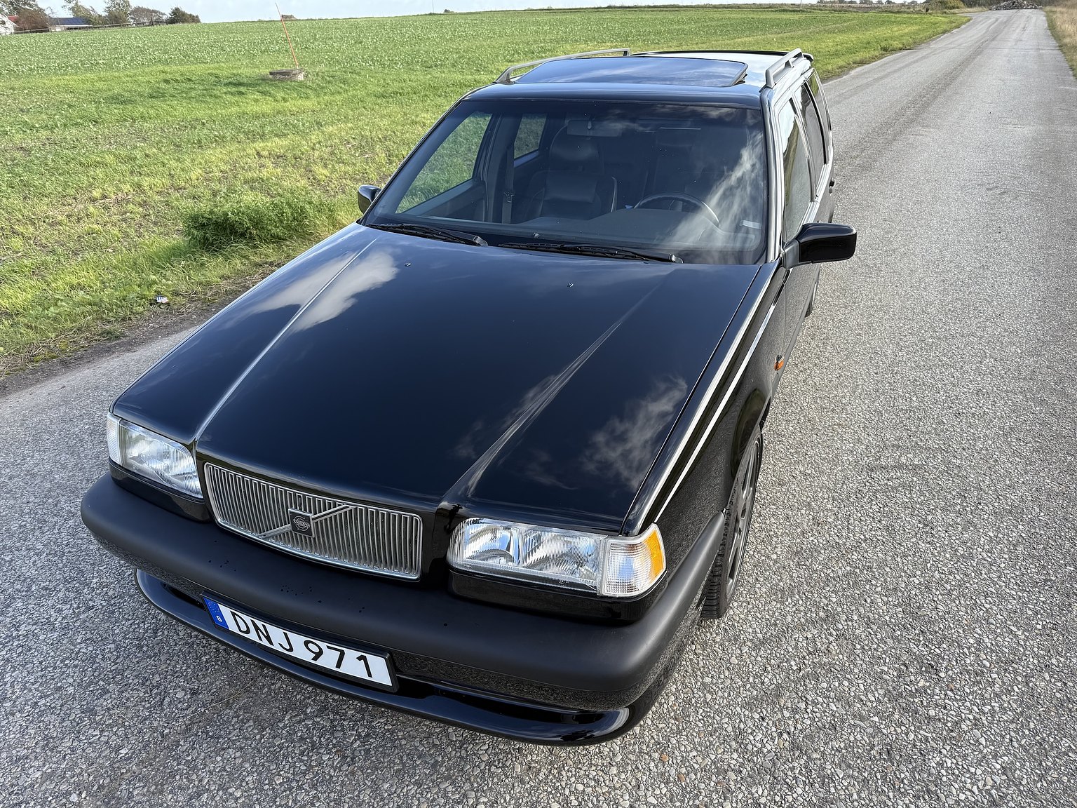 Exterior image of 1995 VOLVO 855 T5R T-5R