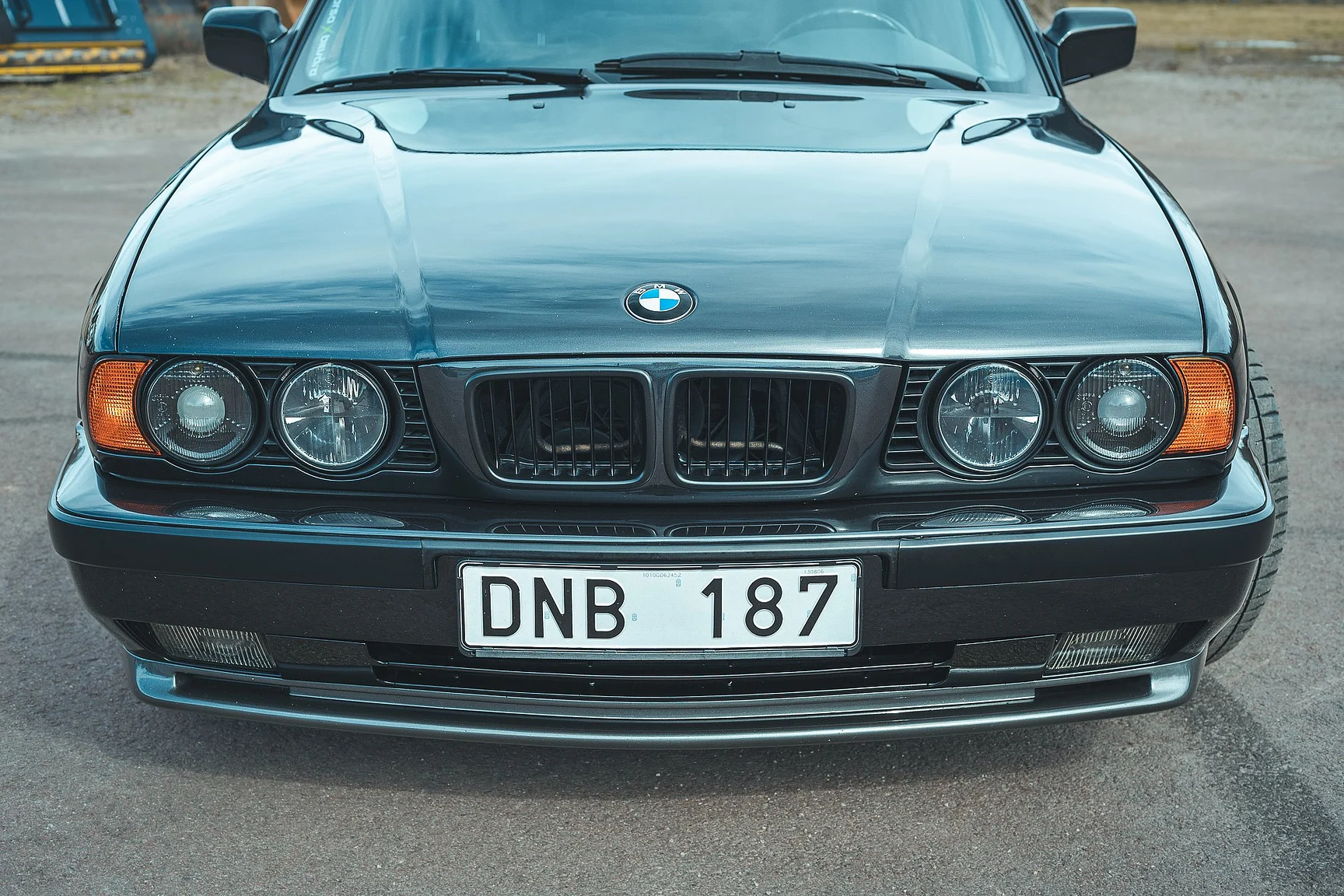 Exterior image of 1992 BMW M5 3.8 (15)