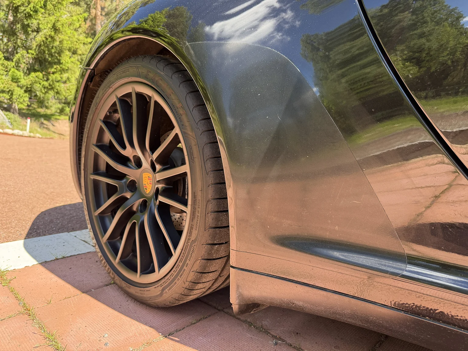 Exterior image of 2008 Porsche 911 Carrera 4 (53)
