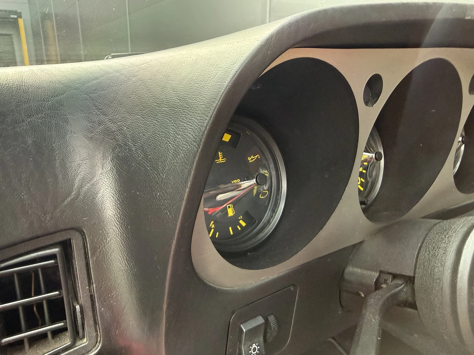 Interior image of 1984 Porsche 944 Targa (8)