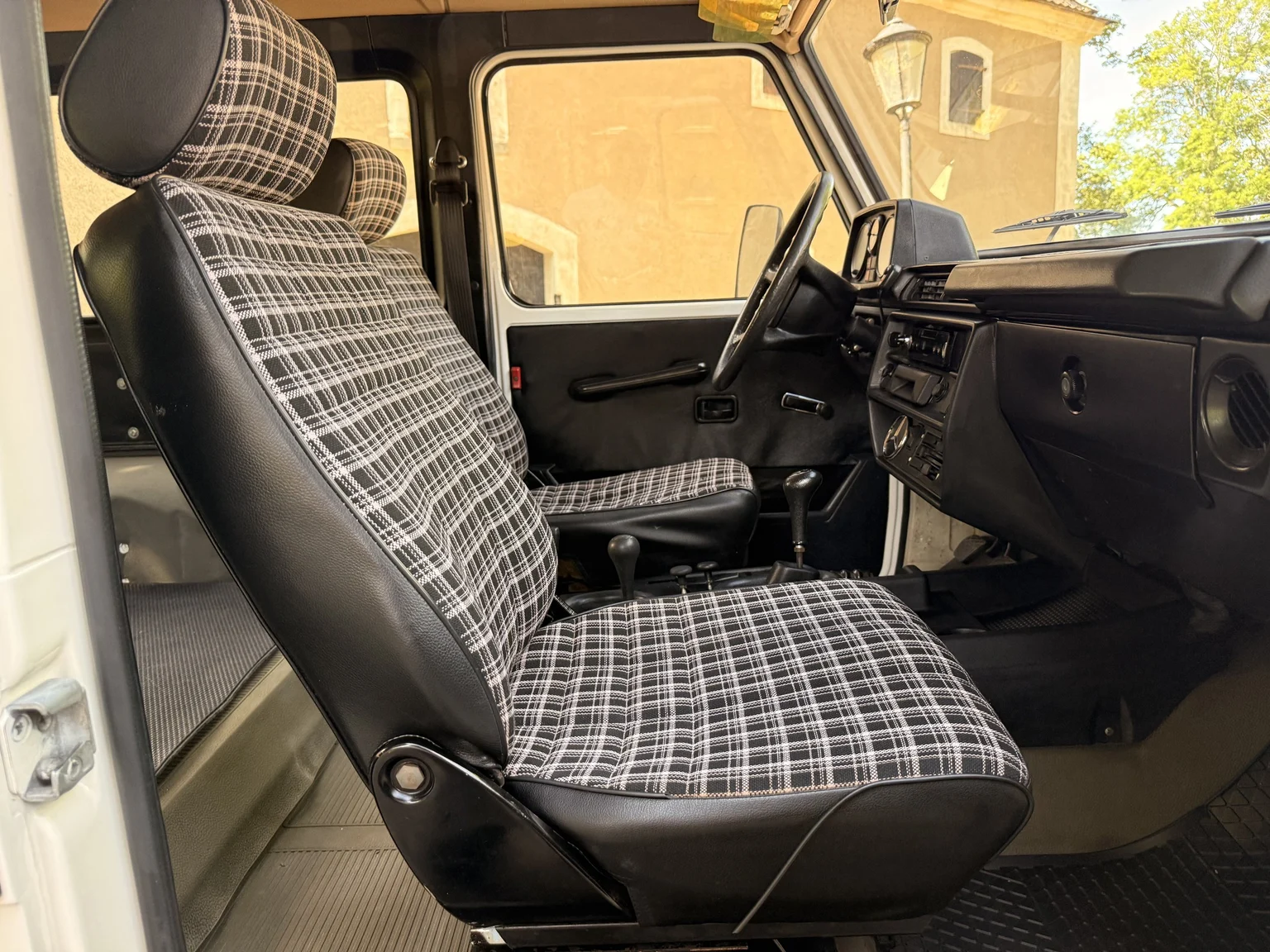 Innenraumfoto von 1981 Mercedes-Benz 240 GD (39)