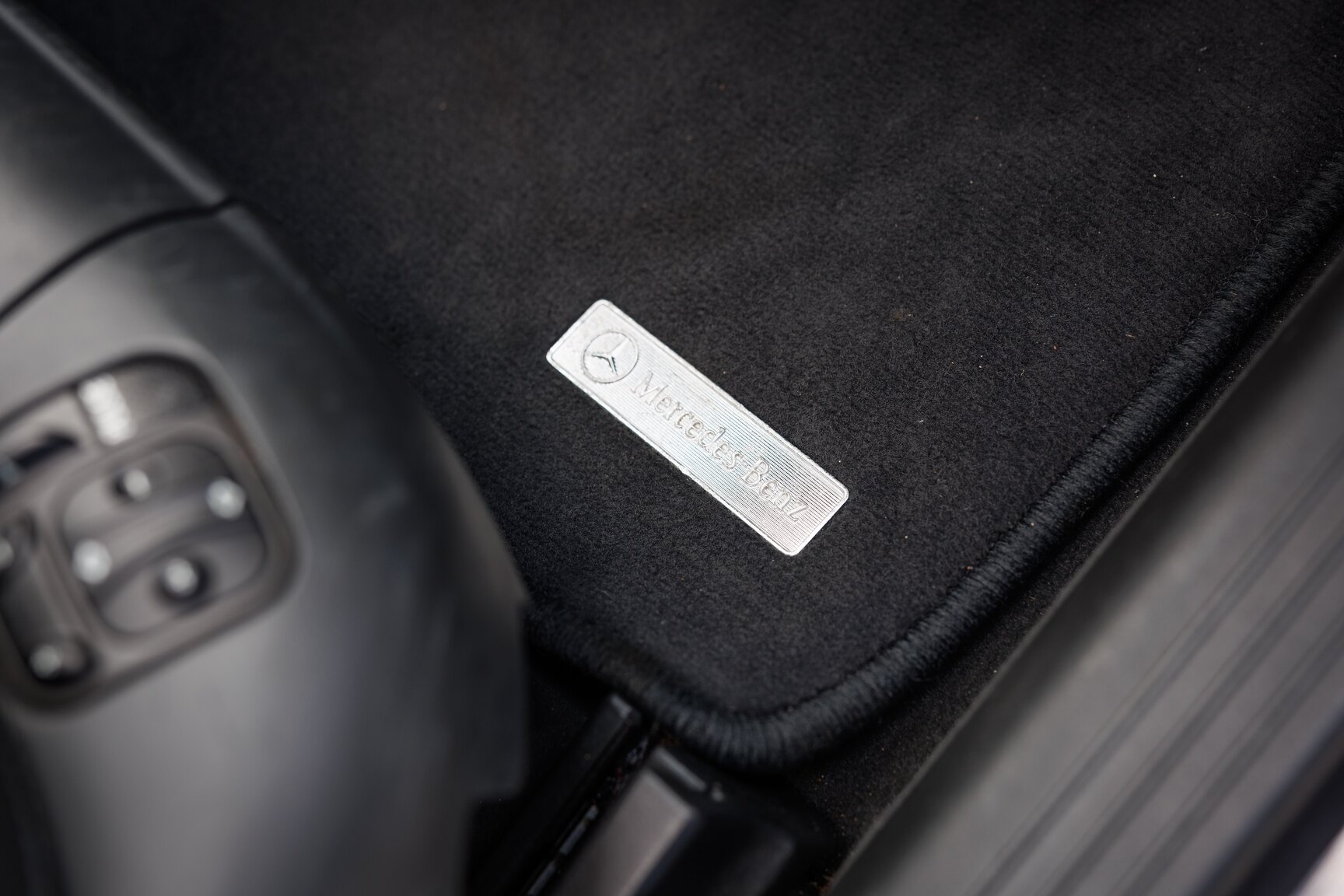 Interior image of 2000 Mercedes-Benz CL600