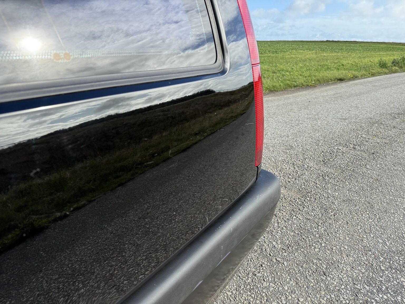 Exterior image of 1995 VOLVO 855 T5R T-5R