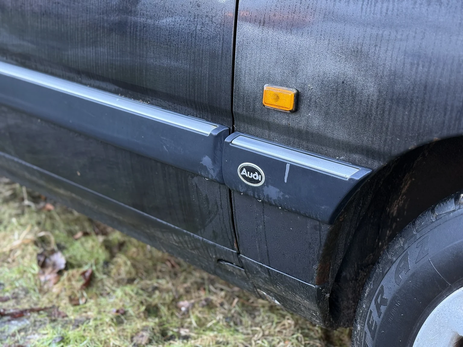 Exteriörbild på 1990 Audi 100 Avant (13)