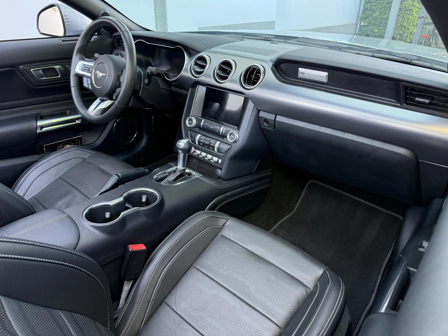 Interior image of 2021 Ford Mustang GT Cabriolet (23)
