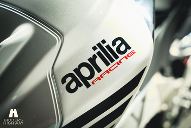 Exteriörbild på 2016 Aprilia Tuono V4 Factory