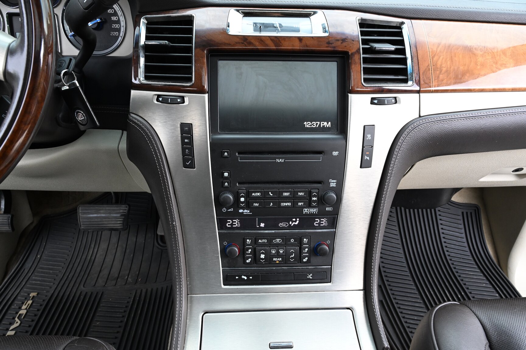 Interior image of 2010 Cadillac Escalade ESV 6.2 Flexfuel