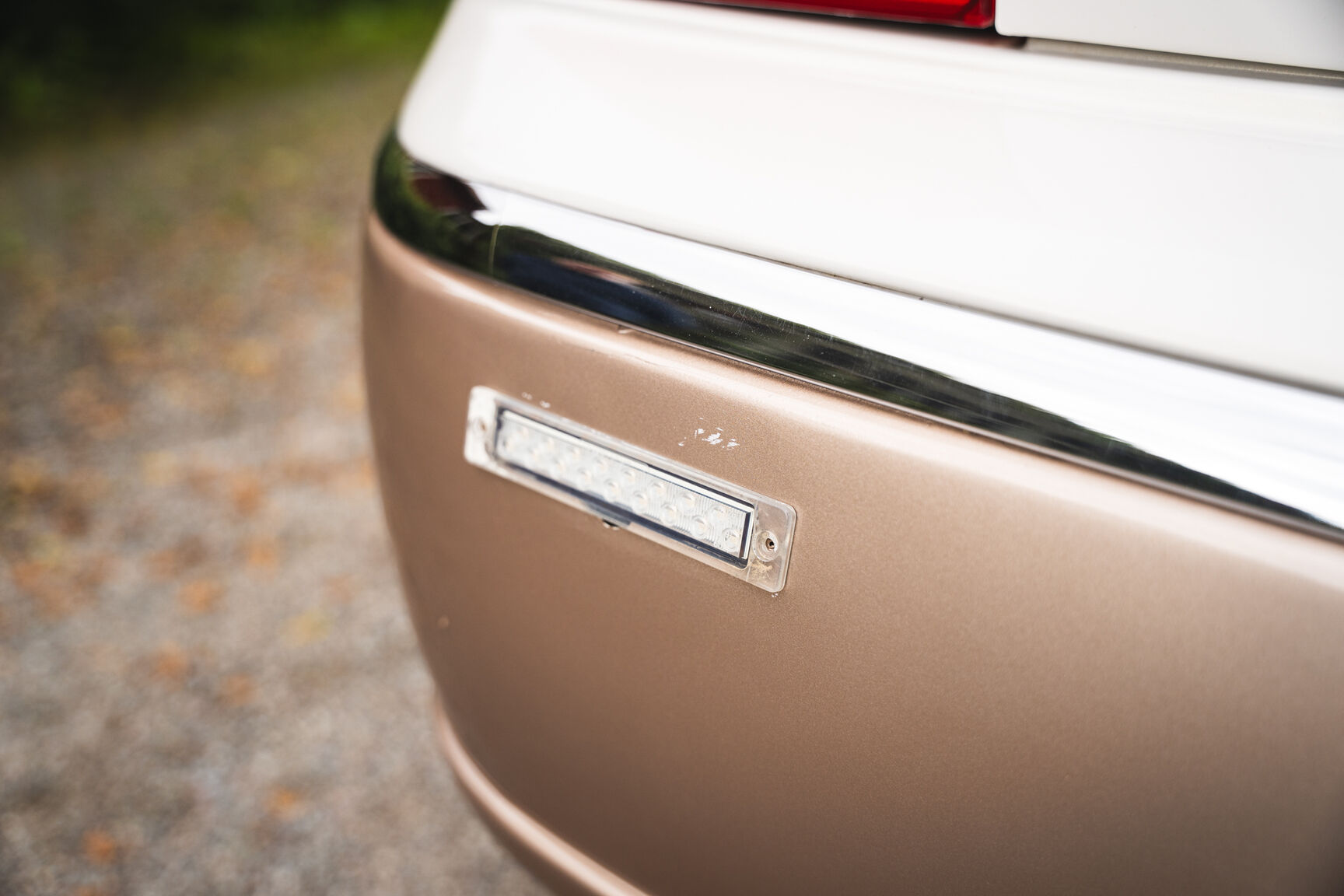 Exterior image of 2003 Lincoln Town Car