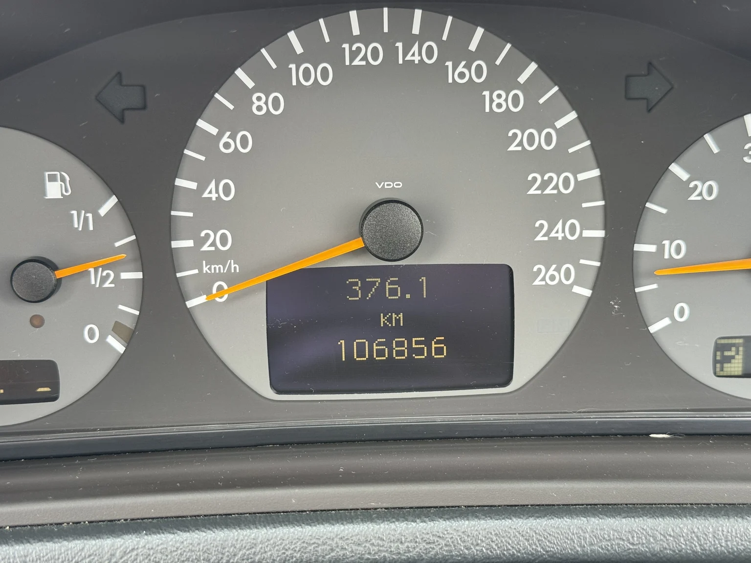 Interior image of 2001 MERCEDES-BENZ CLK 230 Kompressor Cabriolet (59)