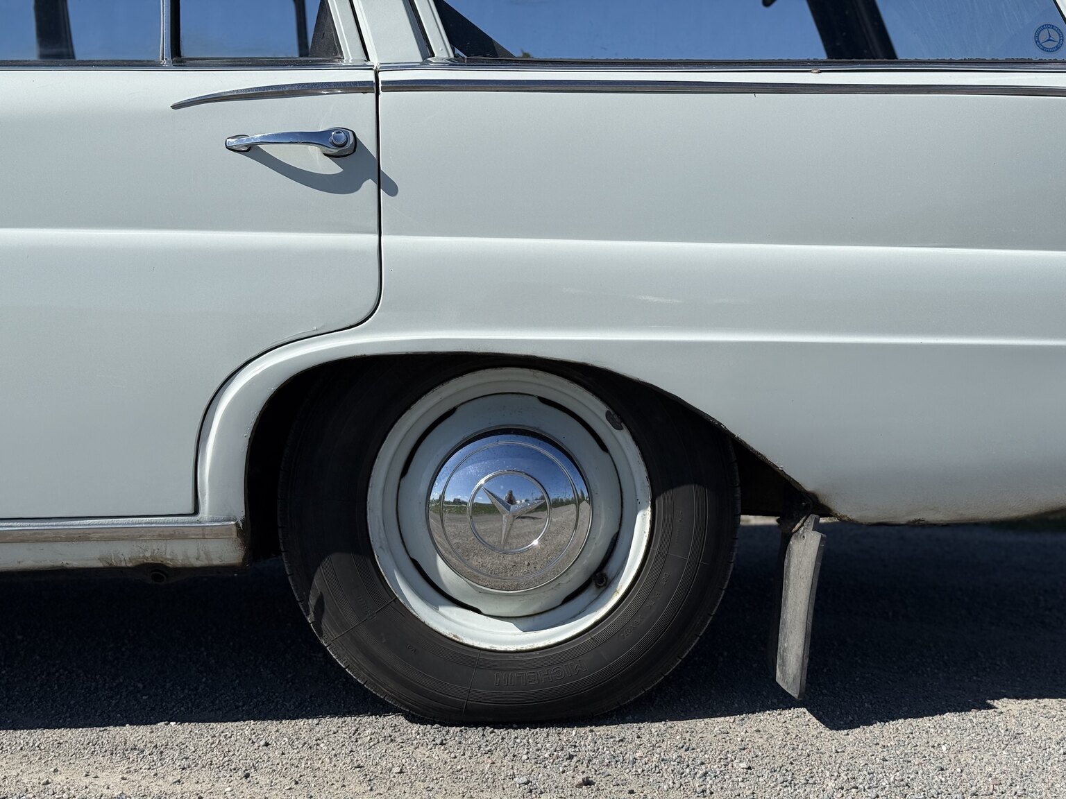 Exterior image of 1967 Mercedes-Benz 230 Safari